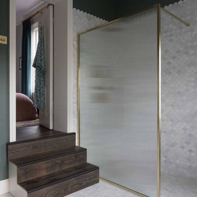 Shower Screen Fluted Glass Aluminum Frame Shower Cabin Hot Selling Good Design Shower Door